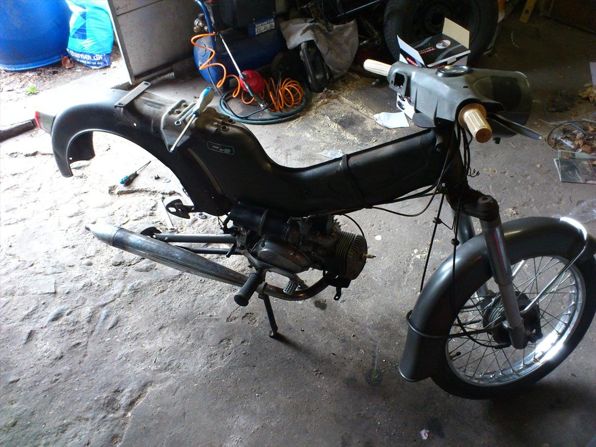 Kreidler florett GT 1967 - Ja, der er ikke meget kreidler tilbage her, hva.. Men bare rolig, den skal nok blive hel igen, hehe. billede 11