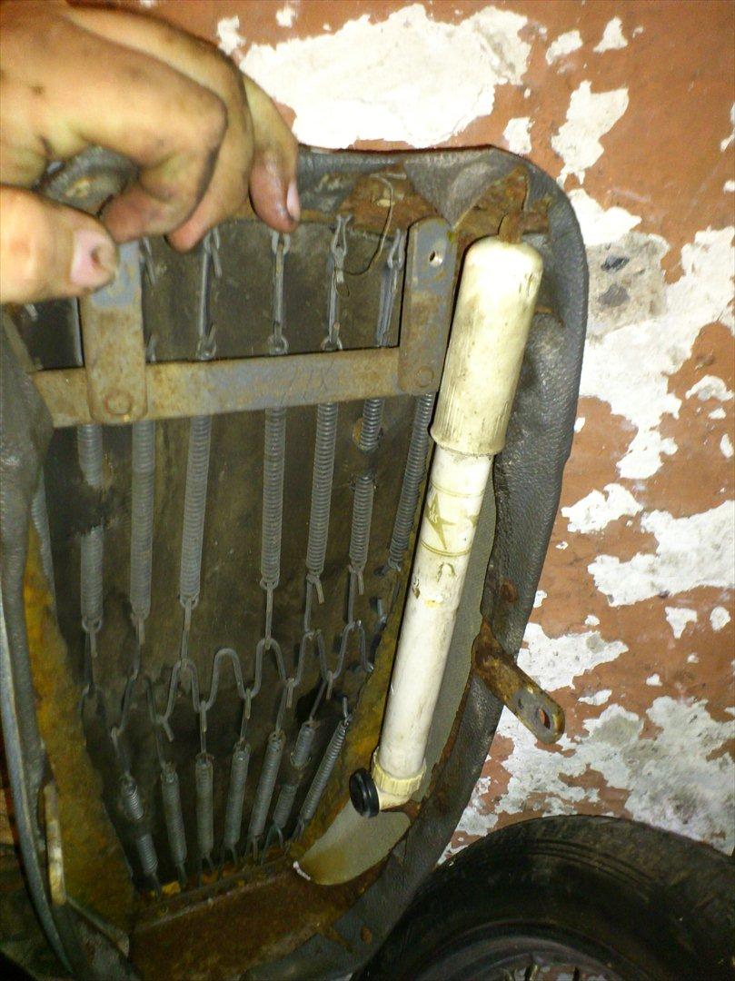 Kreidler florett GT 1967 - Den originale cykelpumpe sad der stadig, på sin plads under sadlen, hehe. billede 16