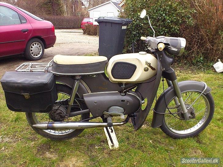 Kreidler florett GT 1967 - Før jeg har lagt en hånd på den, møg beskidt, og ret træt i lakken. billede 10