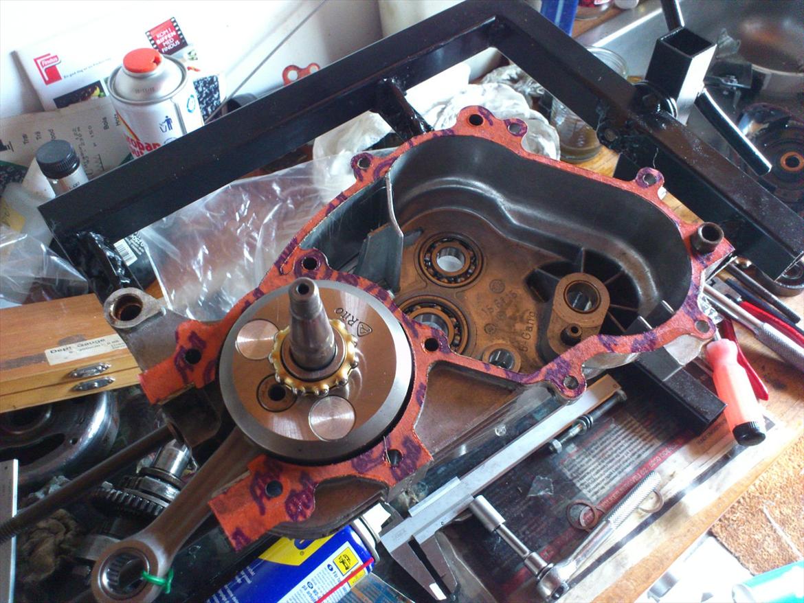 Kreidler florett GT 1967 - Ny Rito krumtap lagt i, klar til at blive shimmet op. Jeg må igen takke Torben mange gange for at lade mig købe den, selvom den egentlig var tiltænkt en af hans egne maskiner. billede 30