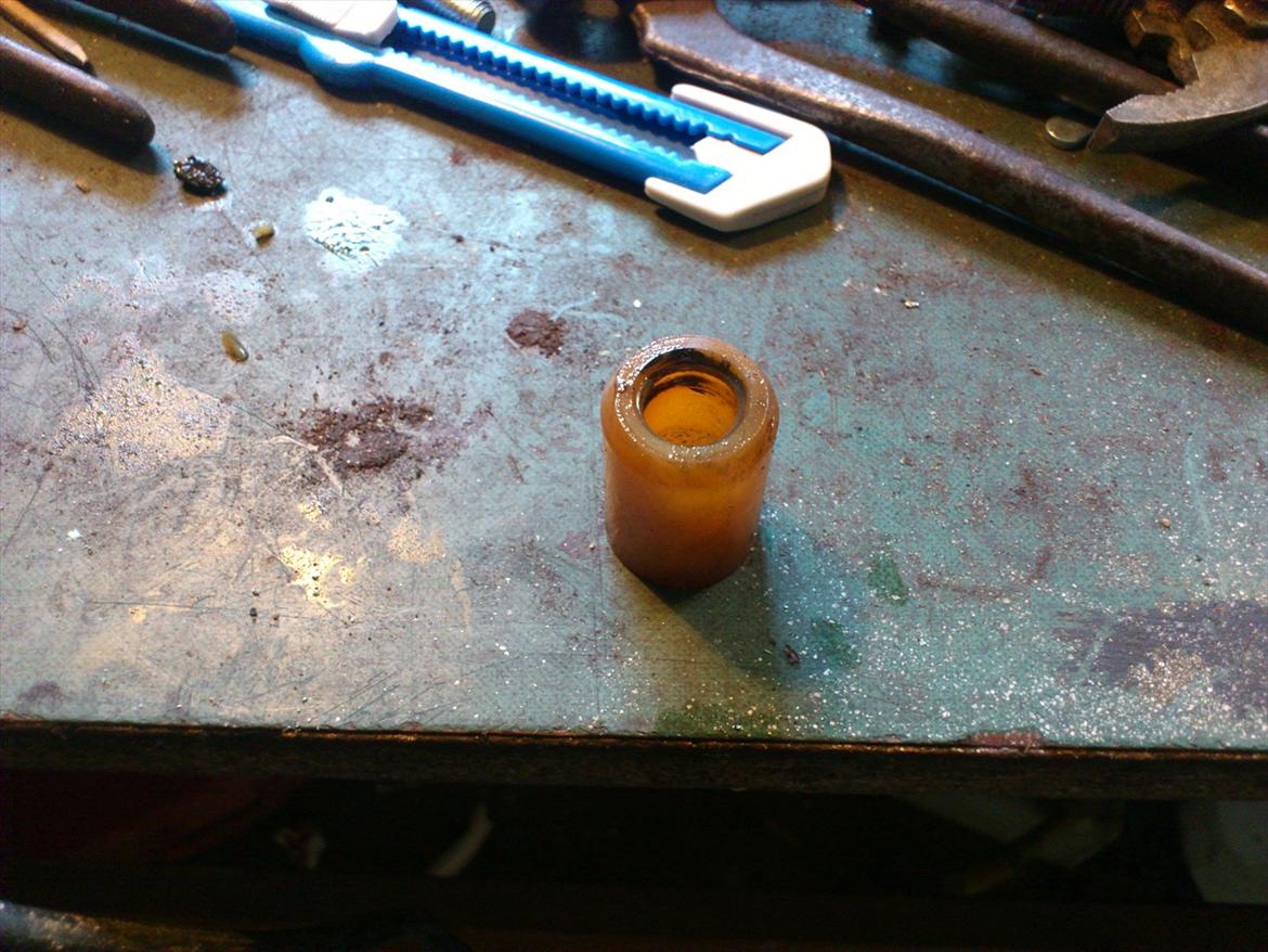 Kreidler florett GT 1967 - Dette stykke anslagsplast, var det ENESTE af gummi/plast indmaden i forgaflen der var intakt, resten kom ud i stumper, hehe. billede 31