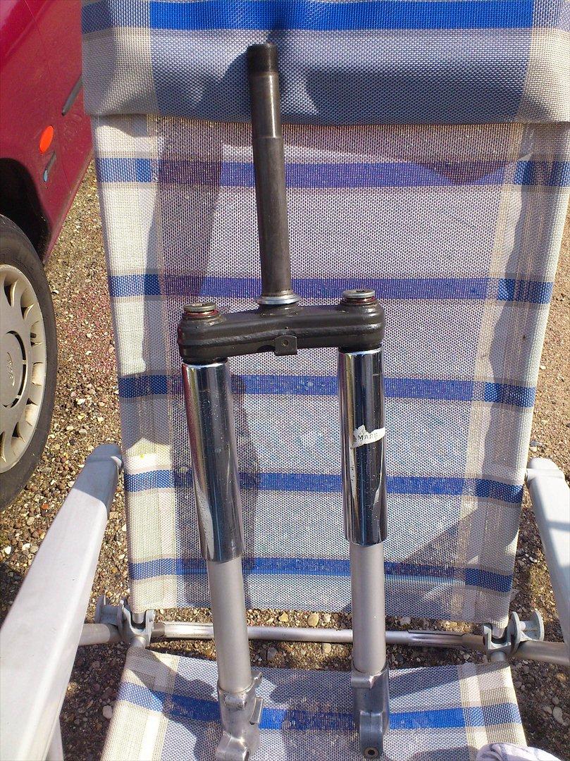 Kreidler florett GT 1967 - Forgaffel færdigrenoveret. Engang når jeg finder nogen nye, så skal de 2 chrome "manchetter" skiftes. billede 32