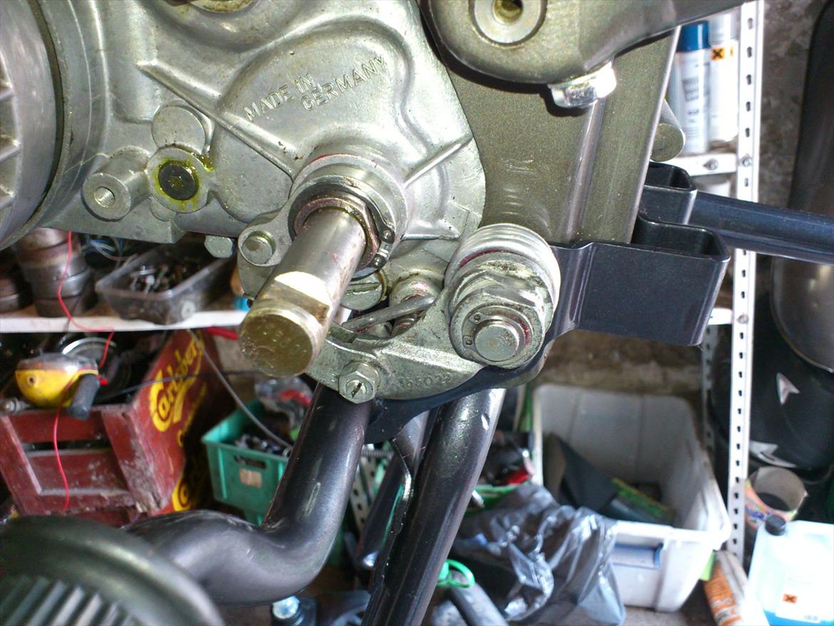 Kreidler florett GT 1967 - Det berygtede udvendige gearskifte. Kører man med dette er det uhyre vigtigt at holde det rent, og velsmurt, ellers kan man godt forvente, at det fejler. billede 37