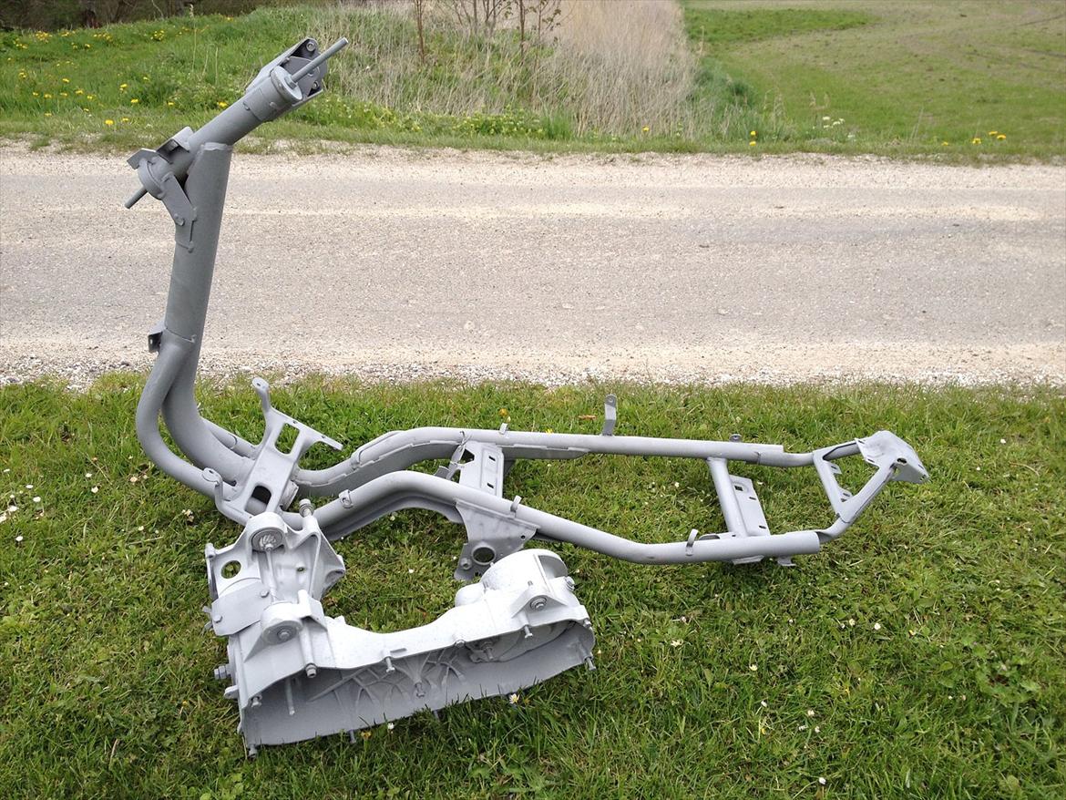 efter sandblæsning af stel og motor  billede 3