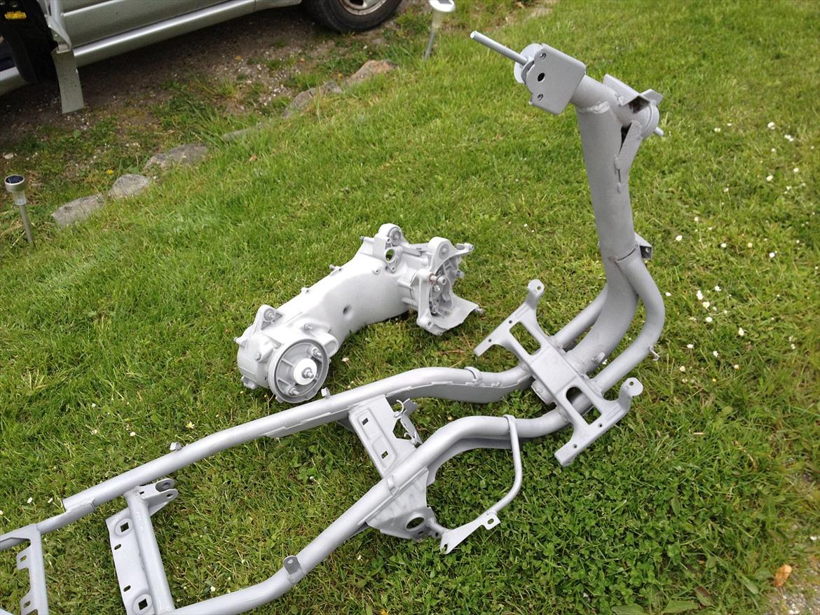 efter sandblæsning af stel og motor  billede 4