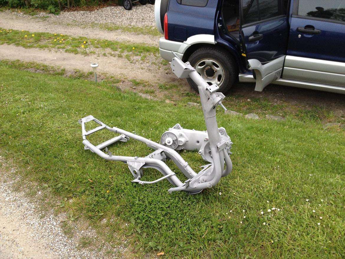 efter sandblæsning af stel og motor  billede 8