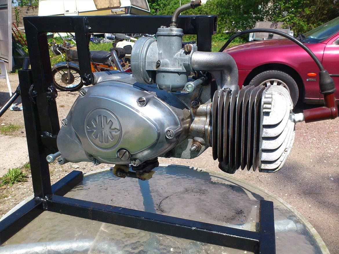 Kreidler Florett RS 1974. - koblingsdækslet er blevet poleret let op. Så kan jeg ikke rigtig gøre mere med motoren før der er penge til lidt stumper. billede 17