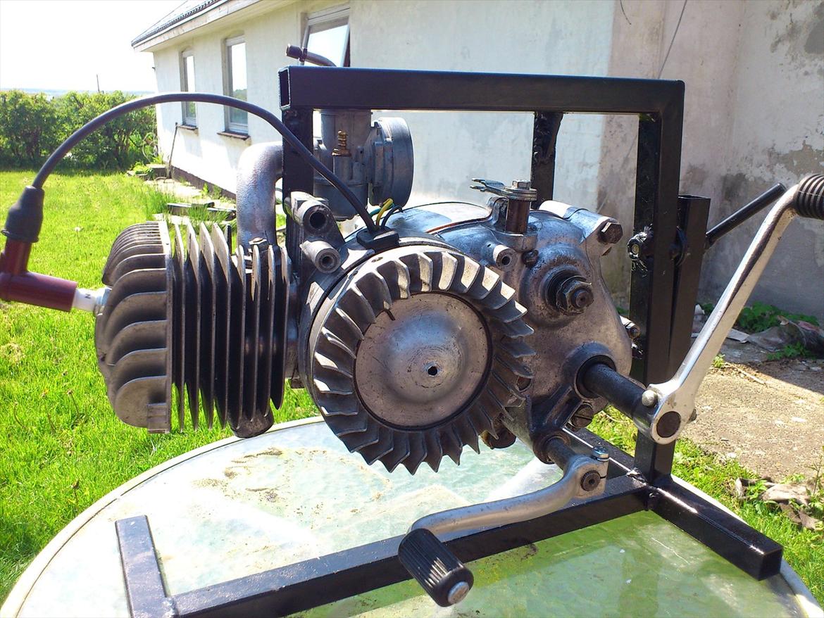 Kreidler Florett RS 1974. - tændingen justeret op, og lukket igen. Så kan jeg ikke rigtig gøre mere med motoren før der er penge til lidt stumper. billede 18