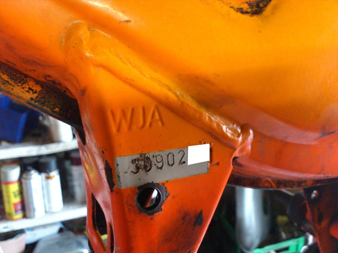 Kreidler Florett RS 1974. - Jeg har ladet mig fortælle at knallert modellernes stelnummer starter med 3, og mc'erne med 5, så her er altså endnu et "bevis" på at rs'en herhjemme også findes som knallert. Jeg har censoreret de sidste 2 cifre i stelnummeret, bare for god ordens skyld. billede 23