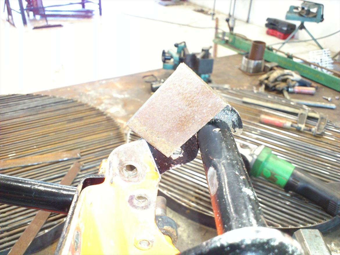 Kreidler Florett RS 1974. - Så er jeg så småt begyndt at genskabe ophænget. En plade i passende tykkelse savet ud. billede 26