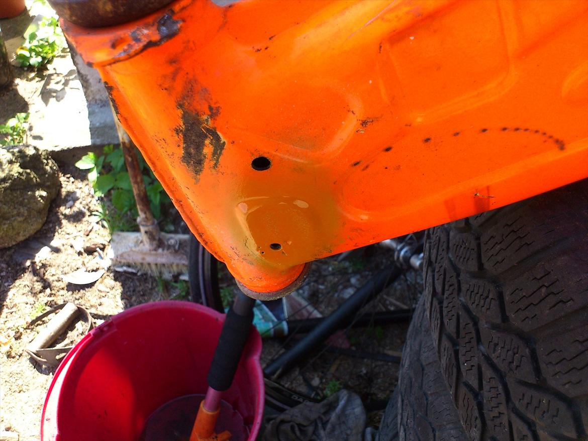 Kreidler Florett RS 1974. - Også lidt pletmaling her. Så er stellet i orden igen, så mangler vi bare aaaaalt det andet.. Damn.. Nå, men i det mindste kan projektet nu fortsættes, hehe. :) billede 32