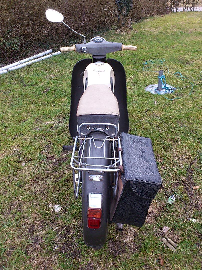 Kreidler florett GT 1967 - Før jeg har lagt en hånd på den, møg beskidt, og ret træt i lakken. billede 9