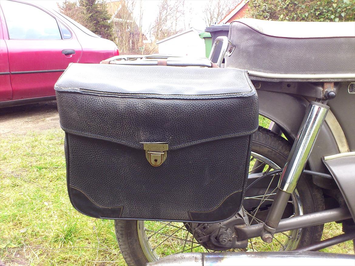 Kreidler florett GT 1967 - Tidsrigtig sidetaske, hehe. billede 4