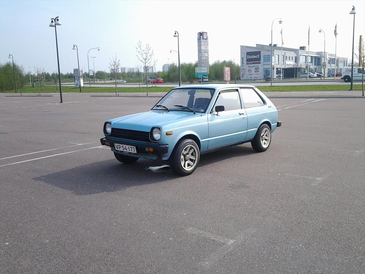 starlet kp60 (RWD Starlet) - da den havde skudt en plejlstang ud af siden af blokken i malmø :( billede 1