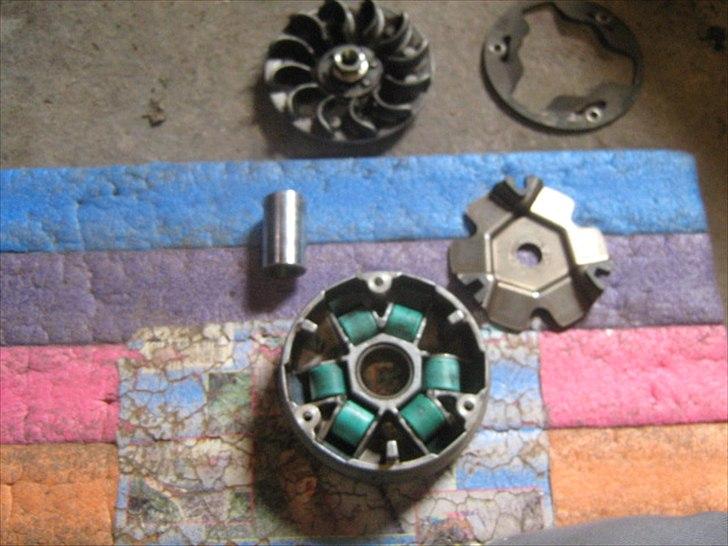 Honda sfx variator - Læg rullerne i skålen. billede 3