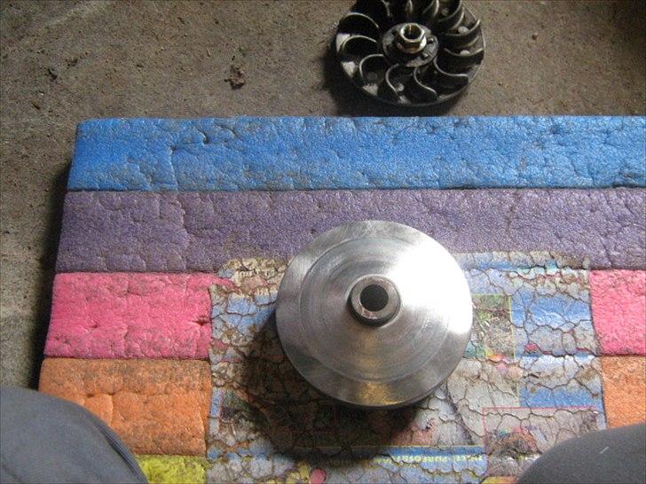 Honda sfx variator - vend variator rundt, uden at rullerne falder ud, og lad gliderøret falde på plads. billede 6