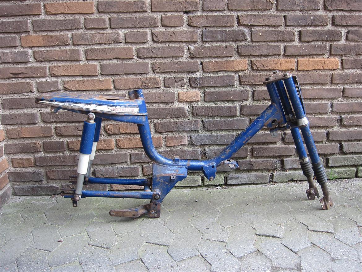 Le' Honda Amigo projekt - Stellet inden jeg gik i gang :P billede 2