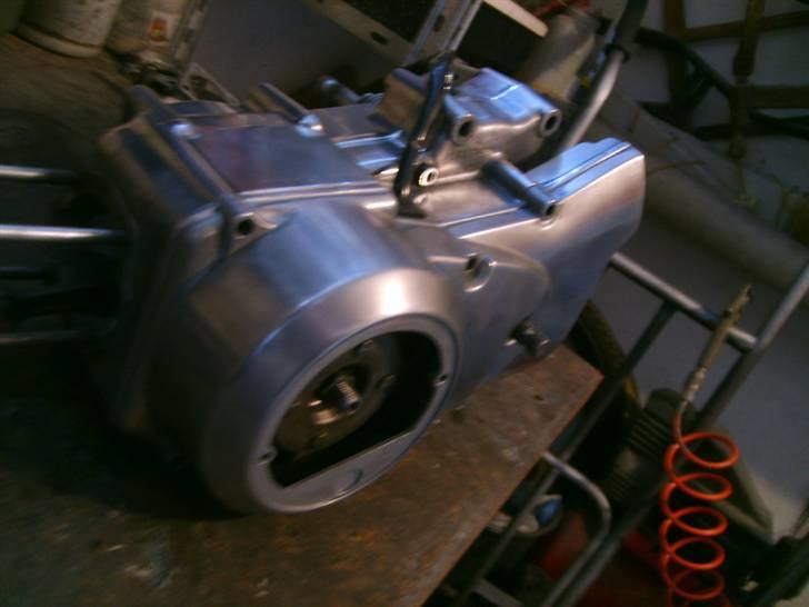 Suzuki Dm50 -Projekt*Shine* - For og vise tændingsskjold er poleret op og skal have 3 lag kalr lak ! billede 8