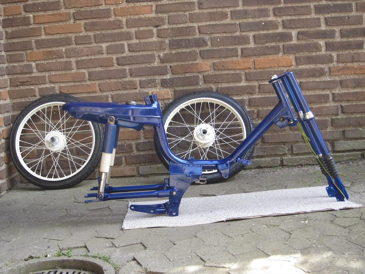 Le' Honda Amigo projekt - Så blev stellet samlet igen. Nu kan man da se, hvor det bærer henad :P

 billede 56