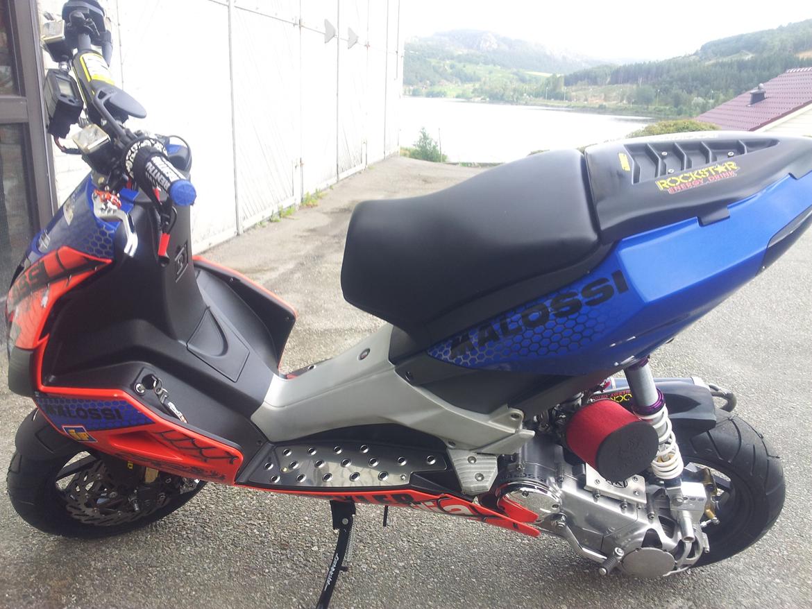 Nyere bilder av Aprilia SR50R Spiderman (BB86 Edition) billede 1