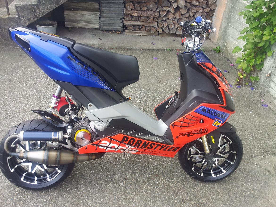 Nyere bilder av Aprilia SR50R Spiderman (BB86 Edition) billede 6