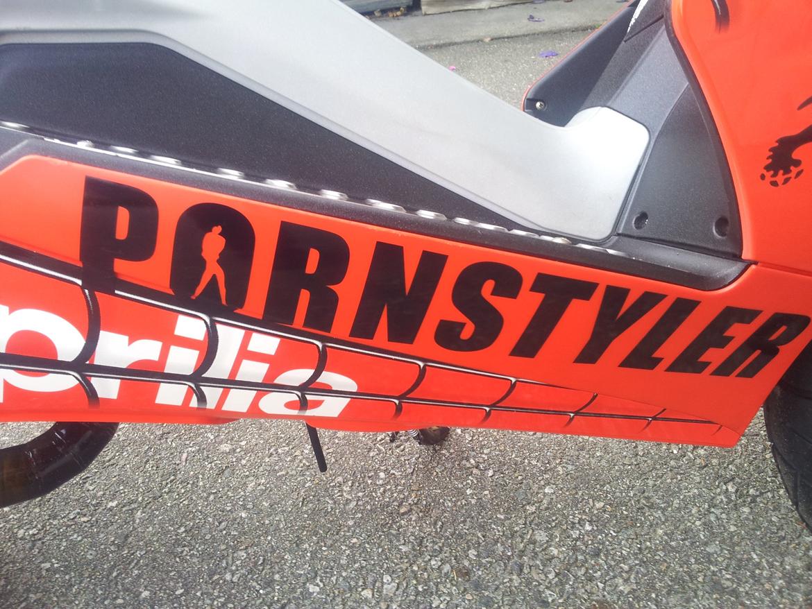 Nyere bilder av Aprilia SR50R Spiderman (BB86 Edition) billede 9