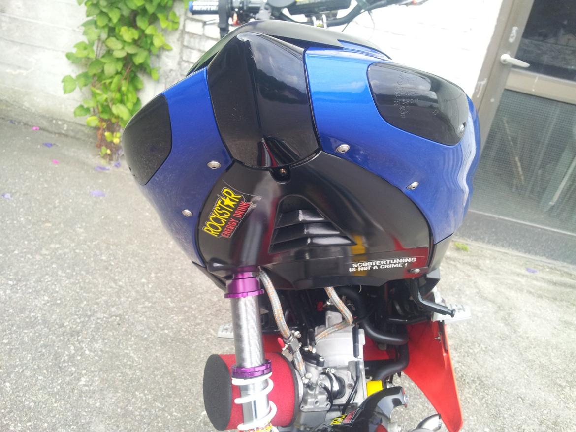 Nyere bilder av Aprilia SR50R Spiderman (BB86 Edition) billede 17