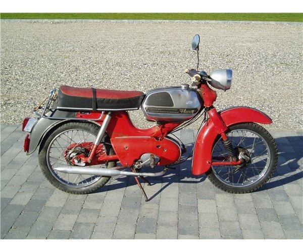 Kreidler Florett modeller i DK (knallert) "Typekompas" - Kreidler Florett K53, 1964-65. Den første Kreidler introduceret her i Danmark. Håndgear, og pedaler.

Modellen på billedet har den forkerte tank monteret, den rigtige tak er den såkaldte "æggetank", en lille rund tank, som ikke ses på andre modeller herhjemme. Hvis nogen ligger inde med et godt billede af et eksemplar med den rigtige tank, så vil jeg gerne have det her til albummet. billede 1