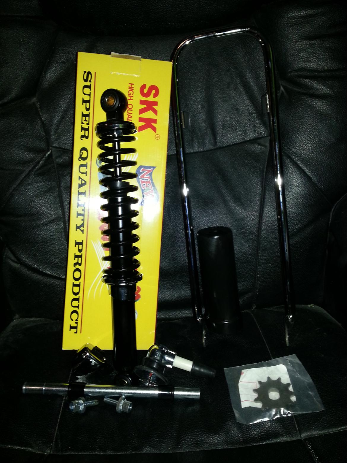 Kreidler Florett RS 1974. - Så kom der nogle flere stumper hjem, så nu skulle jeg gerne kunne gøre lidt igen. Jeg skulle gerne kunne lave den vejklar nu, men jeg mangler stadig MANGE stumper hvis den skal stå med de originale dele den havde fra fabrikken. :-) billede 42