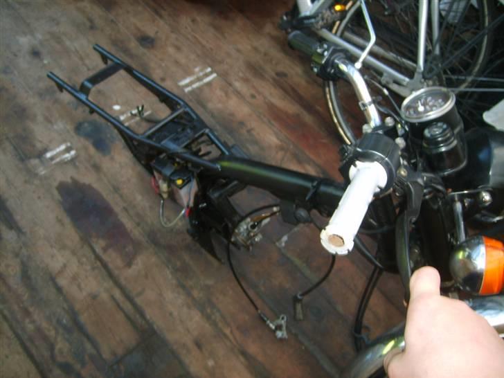 Suzuki Dm50 -Projekt*Shine* - Stellet er ikke engang rusten 
så det skal der ikke gøres noget ved 
tanken er til autolakere og få orignale stafferinger igen billede 14