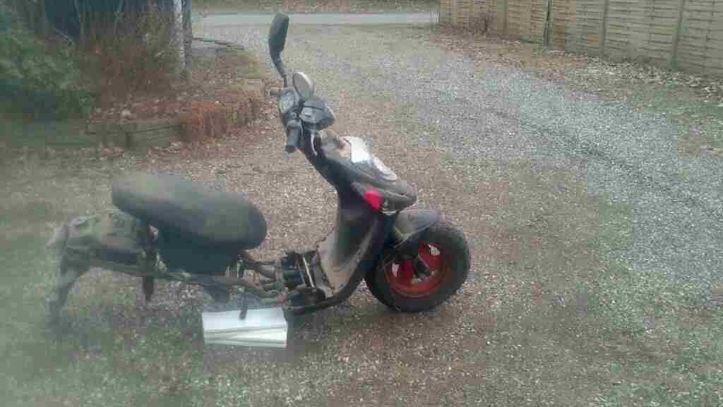 projekte skrot til hot er skudt i gang  - stellet bliver helt skilt ad og bliver malet op :) så det kommer til at stå som ny:) billede 3