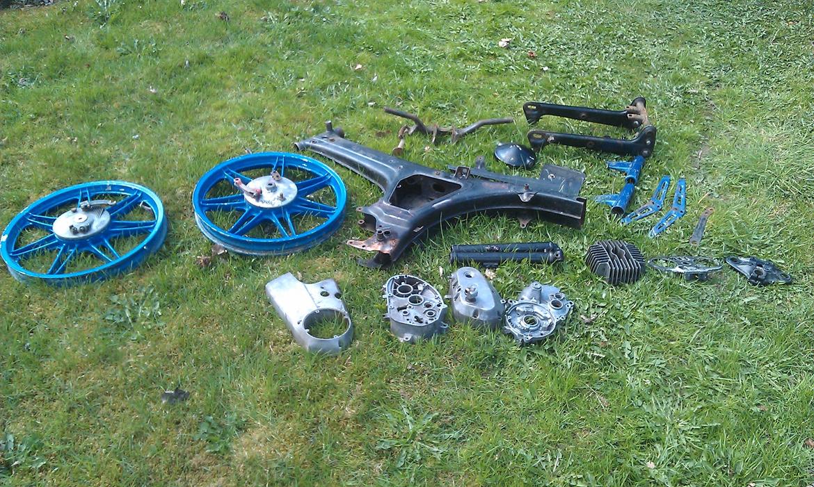 Puch Monza 3 Gear ´77 projekt - Dele ligger klar til sandblæser billede 12