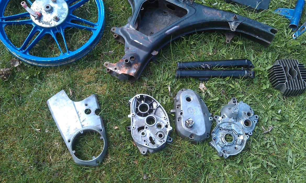 Puch Monza 3 Gear ´77 projekt - Dele ligger klar til sandblæser billede 15