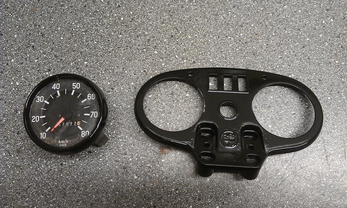 Puch Monza 3 Gear ´77 projekt - Speedo og plade fik lige en gang lak billede 22