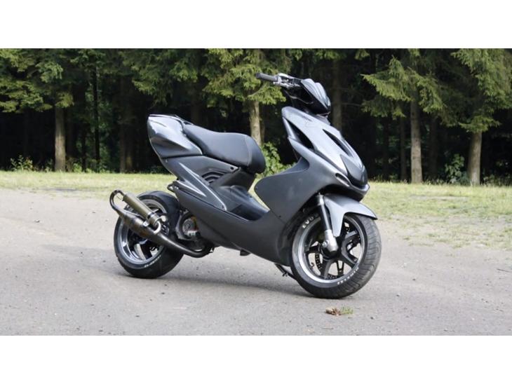 Yamaha Aerox 1920 1080