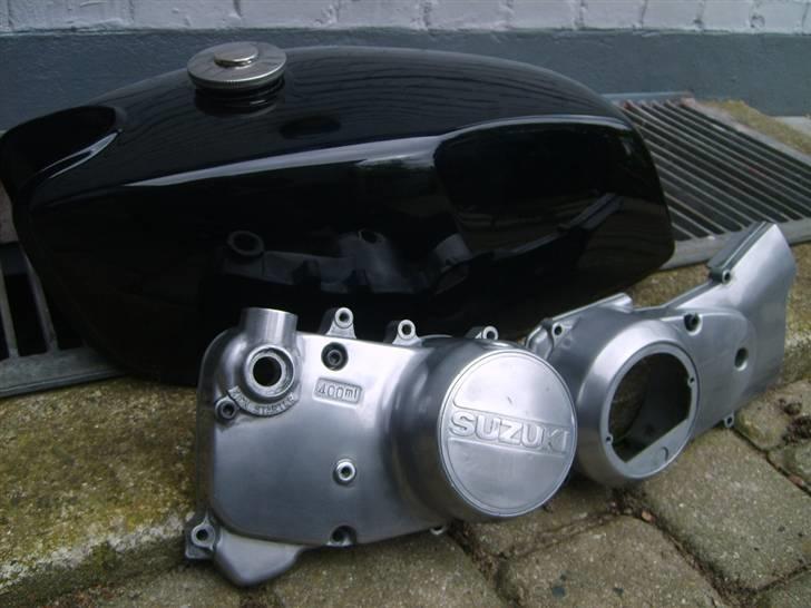 Suzuki Dm50 -Projekt*Shine* - Hjem vendt fra autolakere ! :D 
tanken er bare flot :P billede 16