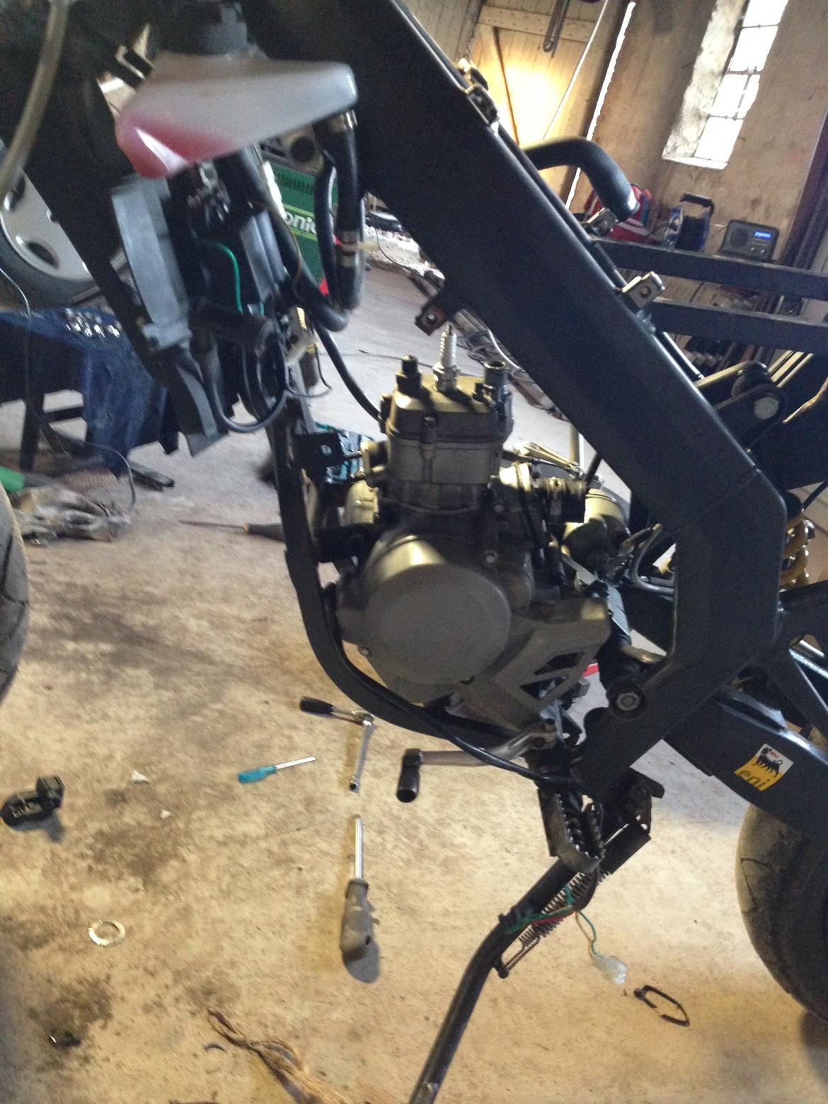 Derbi senda DRD extreme tuning projekt ( underkniven )  - Da jeg fik udstødning og pillet ledninger fra billede 9