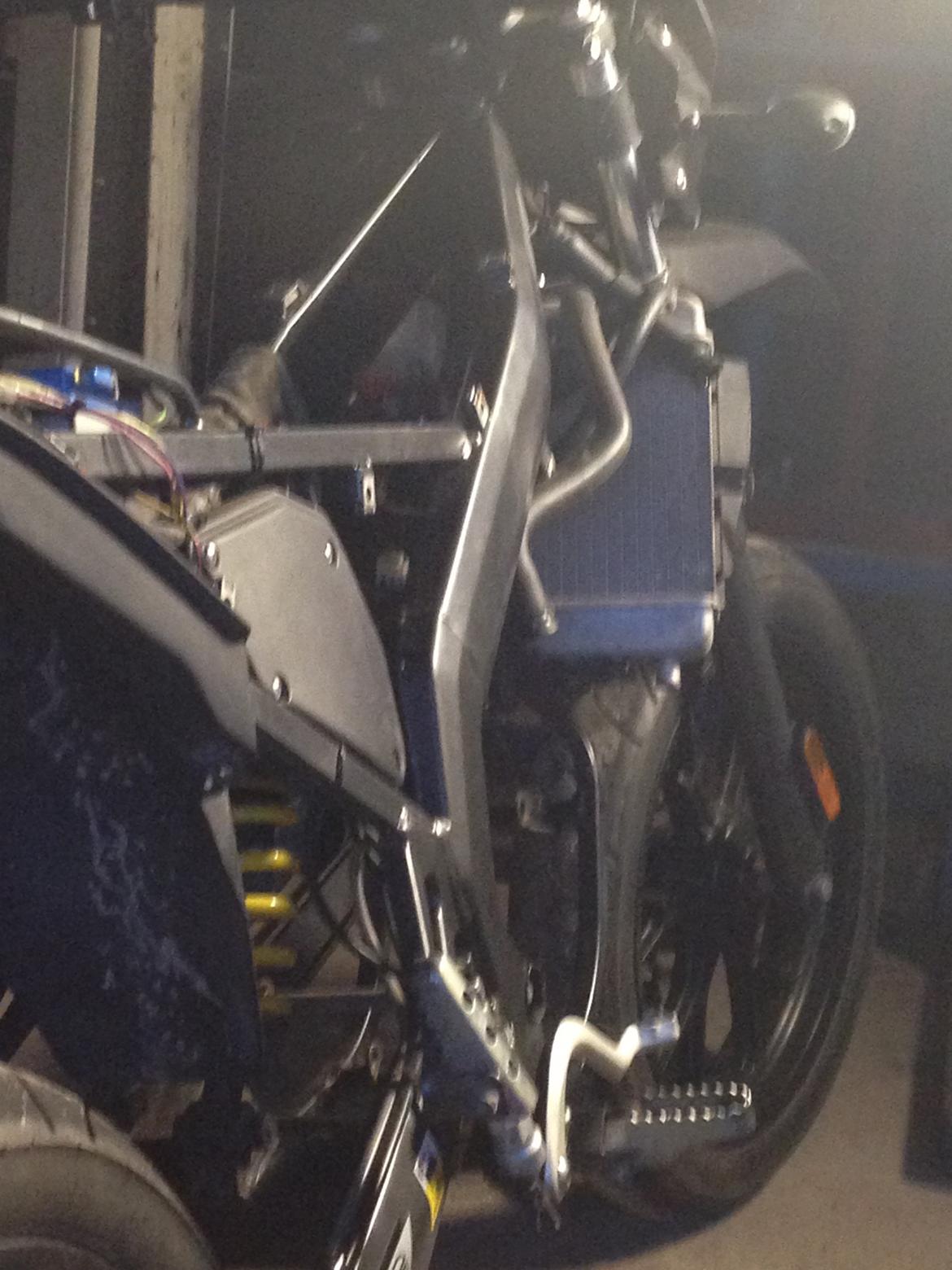 Derbi senda DRD extreme tuning projekt ( underkniven )  - Fået lidt vask ved stellet trængte den sgu til ..  billede 17