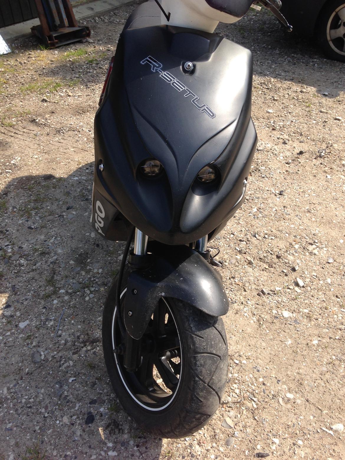 PGO hot50 Tornado frontskjold billede 4