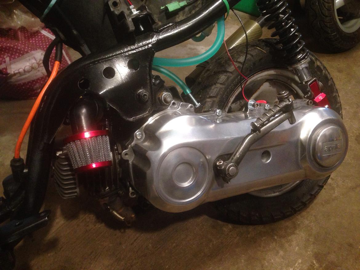 Yamaha Jog FS projekt. - Er meget tilfreds, har fjernet forhøjeren da motoren ikke havde plads nok til at "hoppe". billede 35