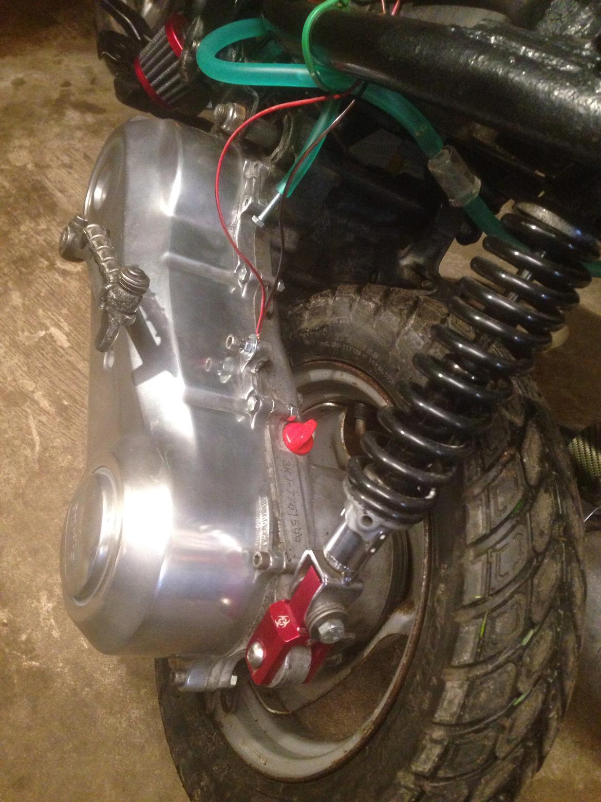 Yamaha Jog FS projekt. - Er meget tilfreds, har fjernet forhøjeren da motoren ikke havde plads nok til at "hoppe". billede 34