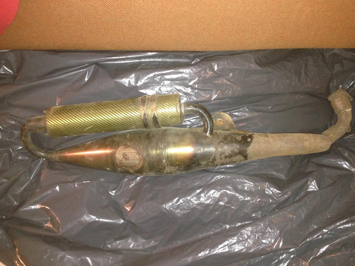 Yamaha Jog FS projekt. - Som min Athena racing udstødning så ud da jeg købte den, synd at den ik har været vedligeholdt, men siger ik nej til en udfordring jeg ved jeg kan vinde :D billede 41