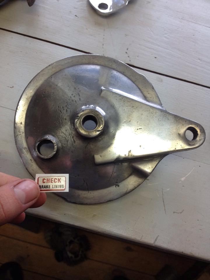 Yamaha fs1 77' projekt - Valgte at polerer ankerpladen, da det giver de dybe skrammer et patina look billede 19