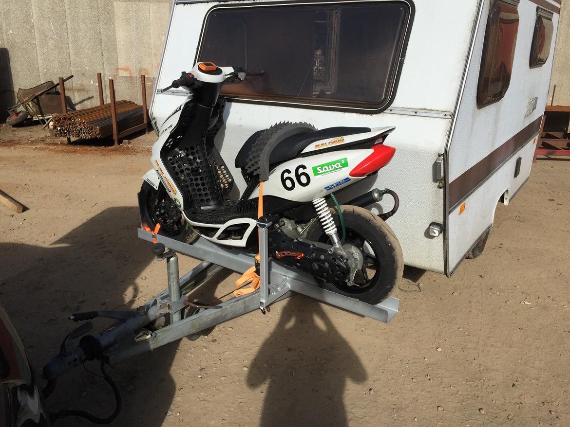stativ til scooter på campingvogn billede 1