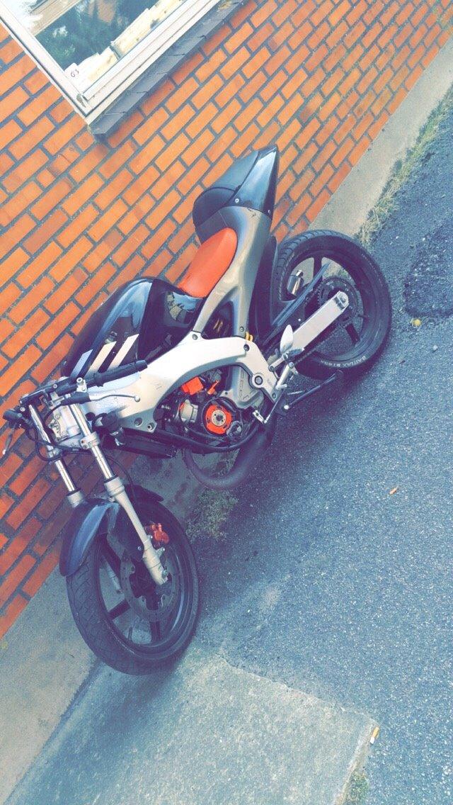 Aprilia Rs50 - Cpi SM Italkit tuning. - Som den så ud efter kåberne var rykket af, og tænding prøvemonteret. billede 1