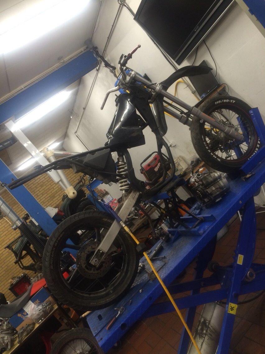 Aprilia Rs50 - Cpi SM Italkit tuning. - Igang med tilpasning af bagfælg. billede 3