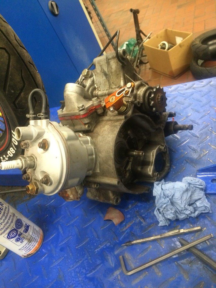 Aprilia Rs50 - Cpi SM Italkit tuning. - motor blev rykket af rs'. Klar til at blive skildt ad og renoveres. billede 4