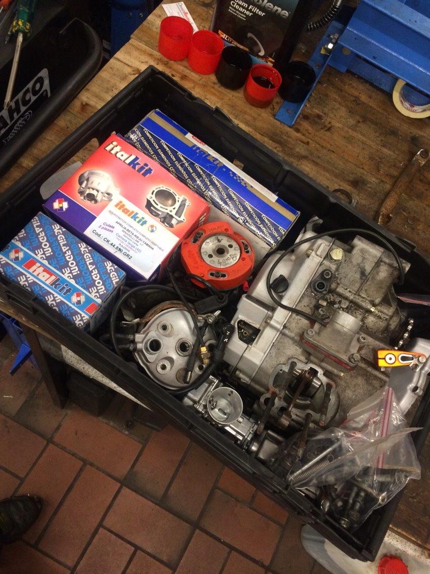 Aprilia Rs50 - Cpi SM Italkit tuning. - Arbejdet kaldte så det måtte blive sat tilside til senere på dagen. billede 12