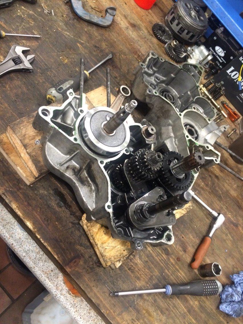 Aprilia Rs50 - Cpi SM Italkit tuning. - Motoren nåede jeg at få rykket helt fra hinanden, gjort ren og malet. mere nåede jeg ikke idag ;-) billede 13