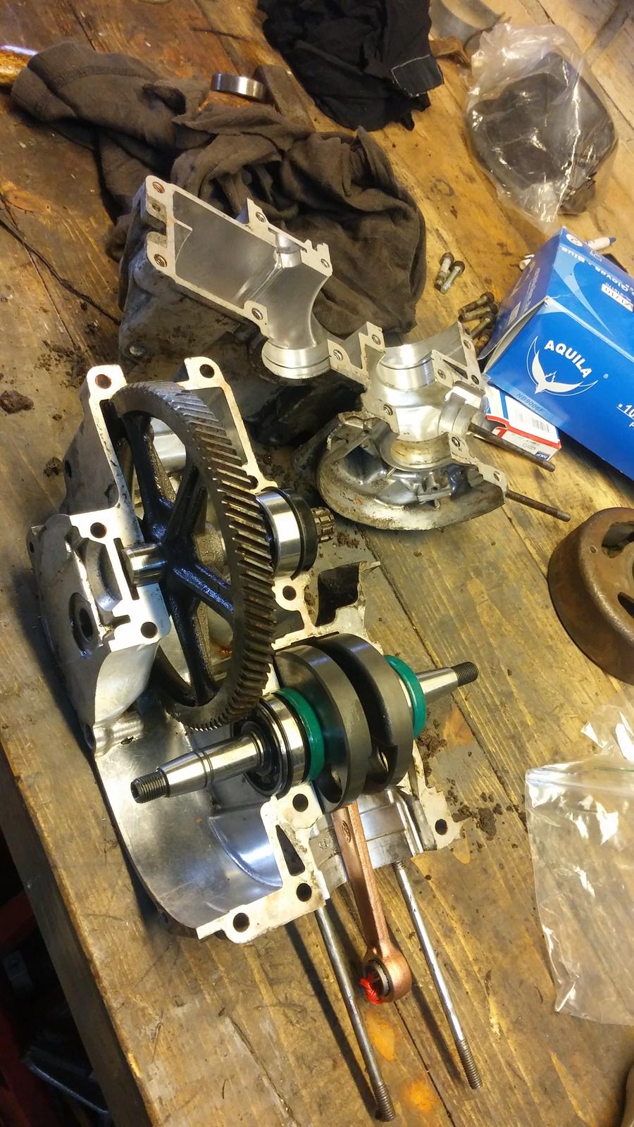 Puch rough rider / magnum / pionier. Renovering - blokke er renset og skal sættes sammen billede 11